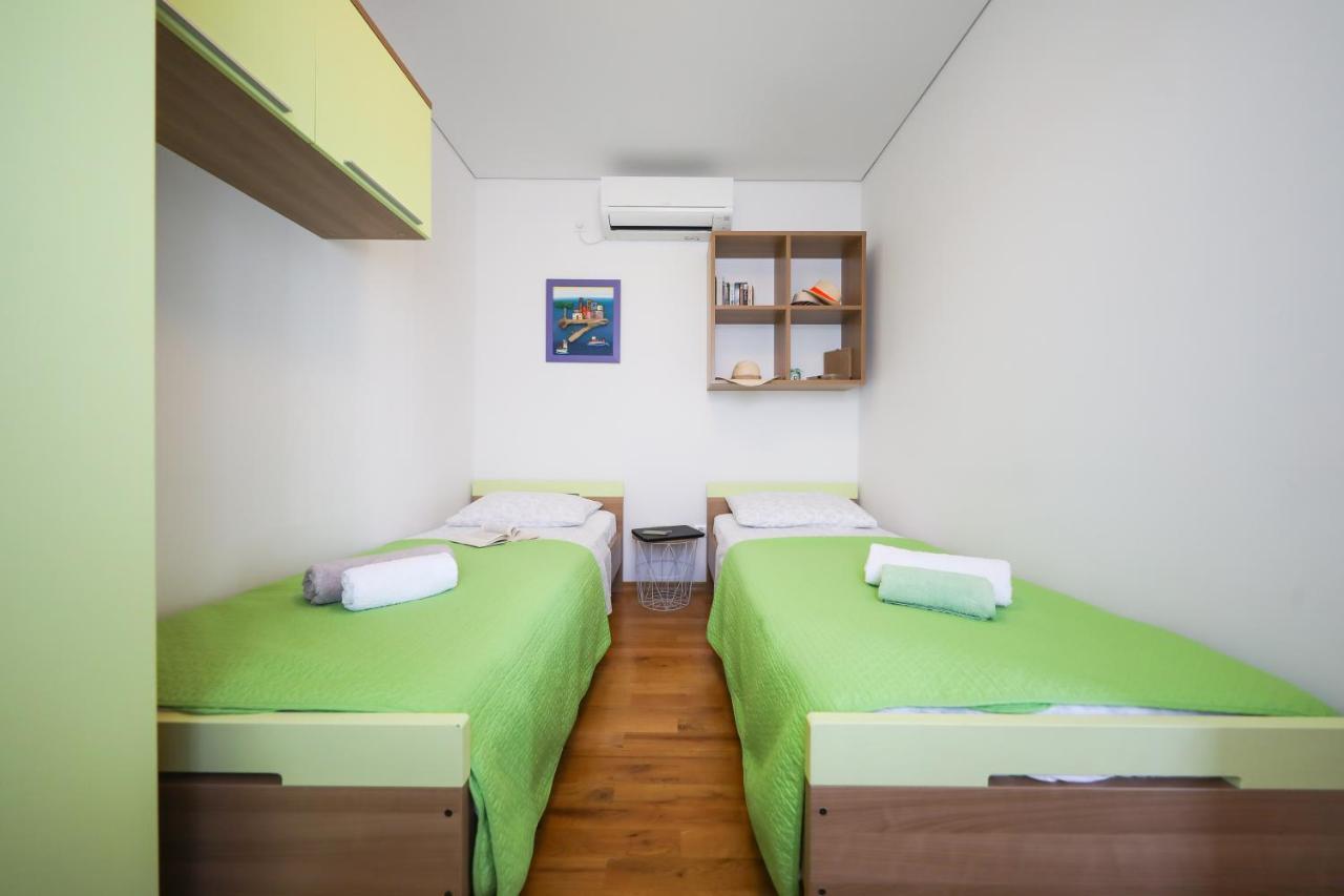 Apartment Milka With Sea View Tisno Exterior foto
