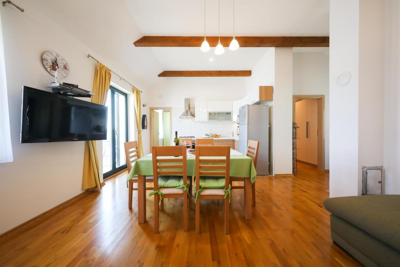 Apartment Milka With Sea View Tisno Exterior foto