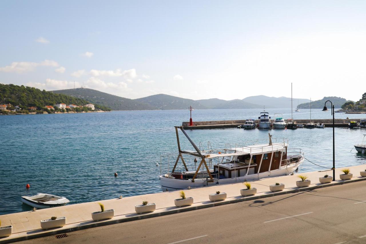 Apartment Milka With Sea View Tisno Exterior foto